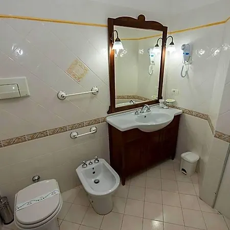 Alojamento de Acomodação e Pequeno-almoço Saturno 4*